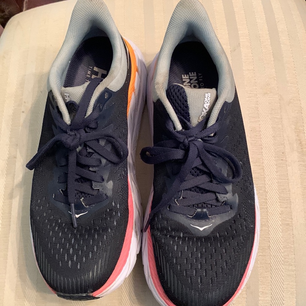 Hoka Cliffton 7 size 6